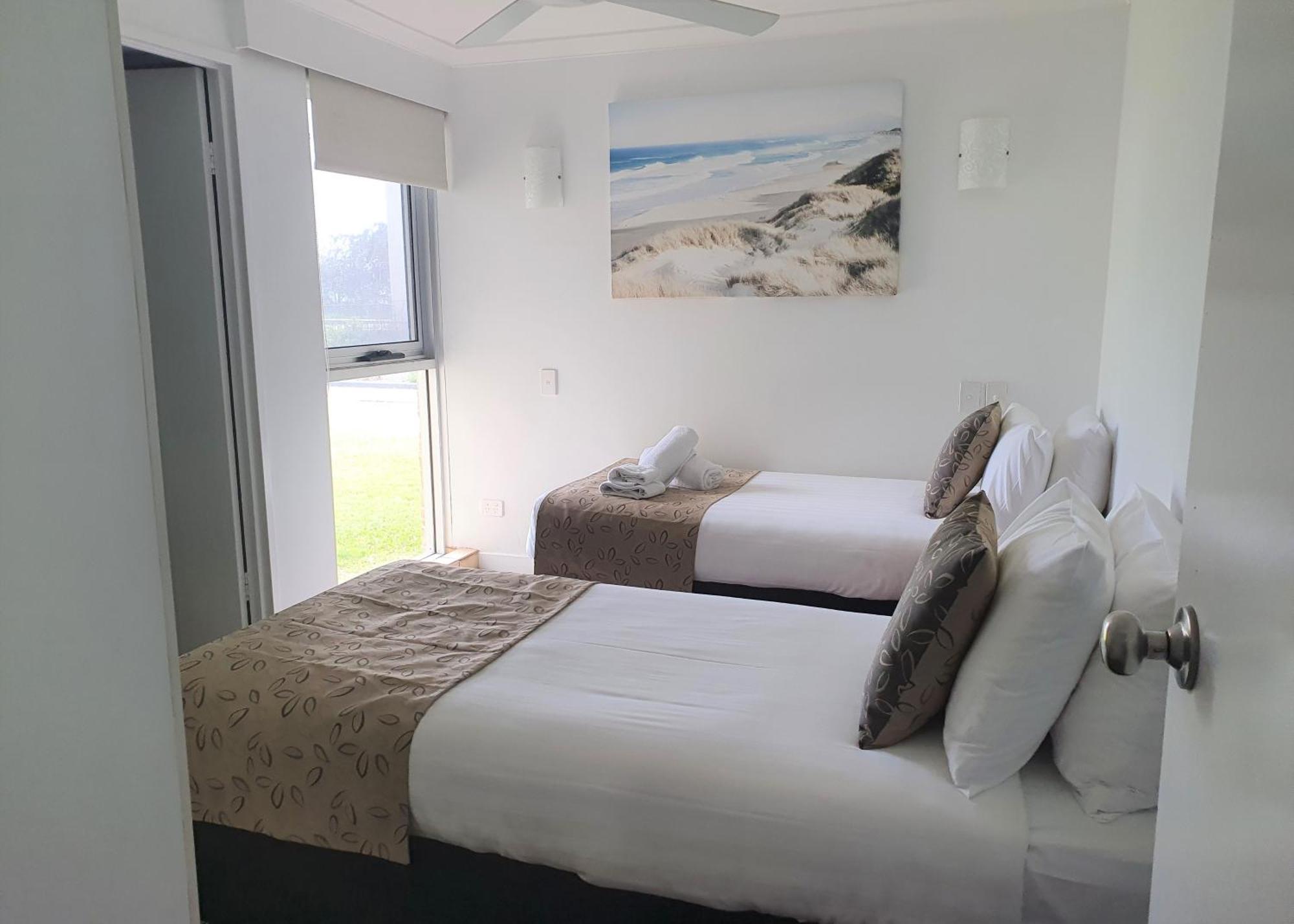 Pacific Surf Absolute Beachfront Apartments Gold Coast Esterno foto