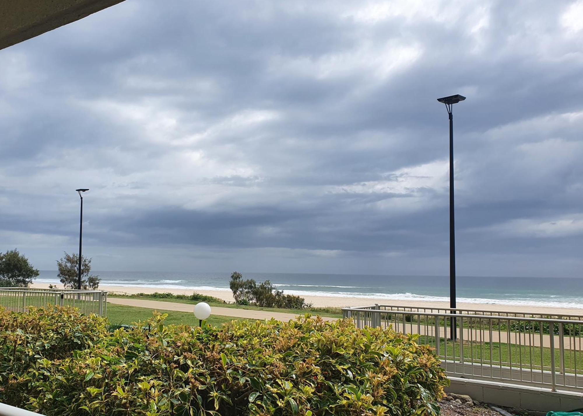Pacific Surf Absolute Beachfront Apartments Gold Coast Esterno foto