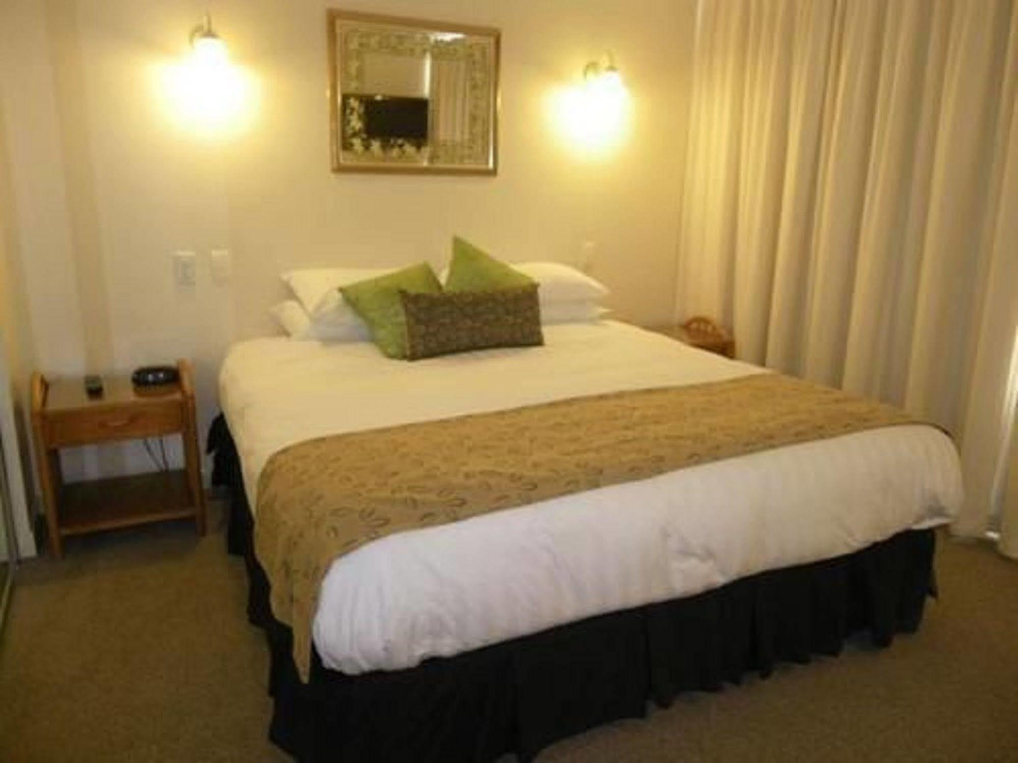 Pacific Surf Absolute Beachfront Apartments Gold Coast Esterno foto