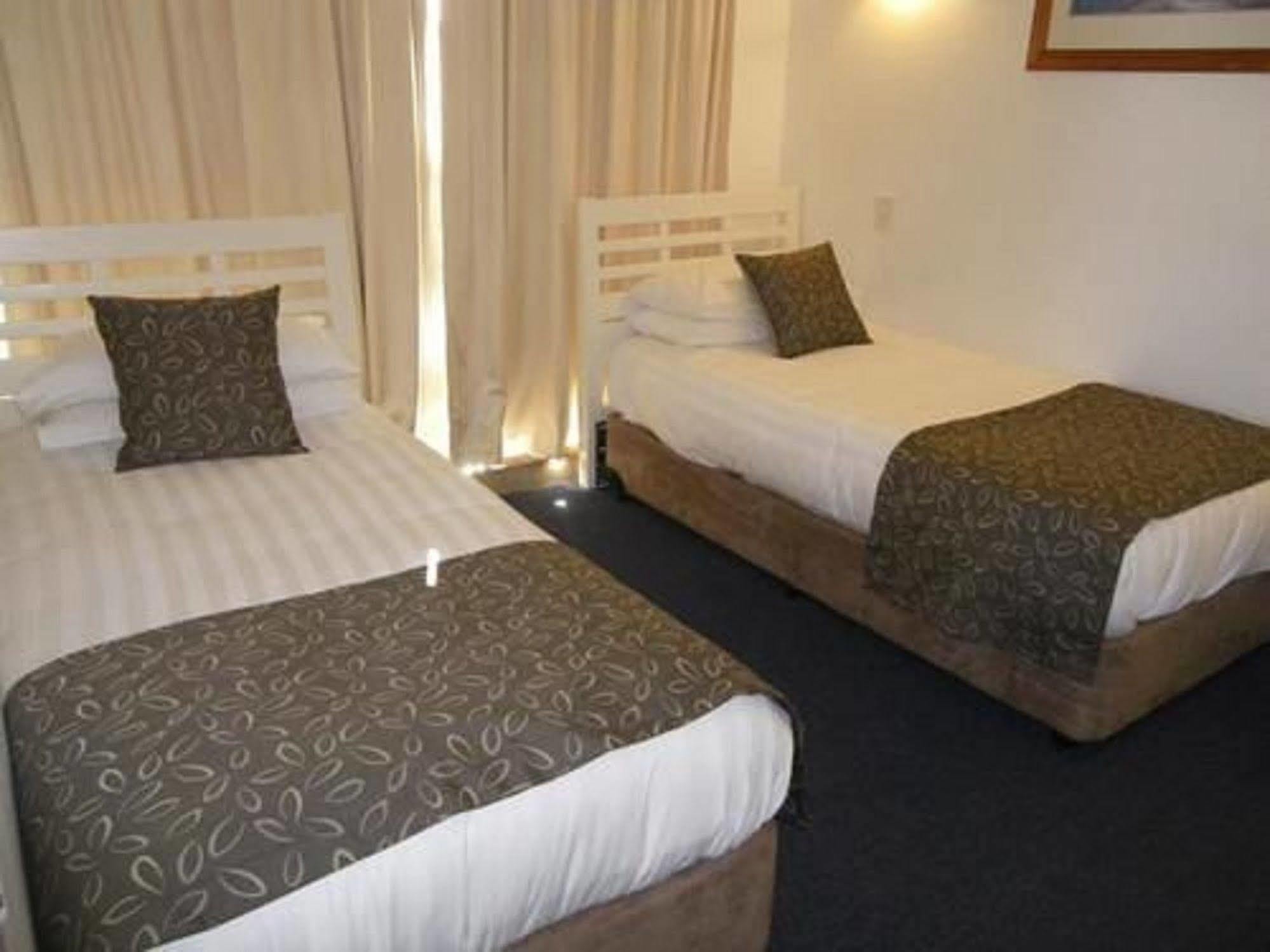 Pacific Surf Absolute Beachfront Apartments Gold Coast Esterno foto