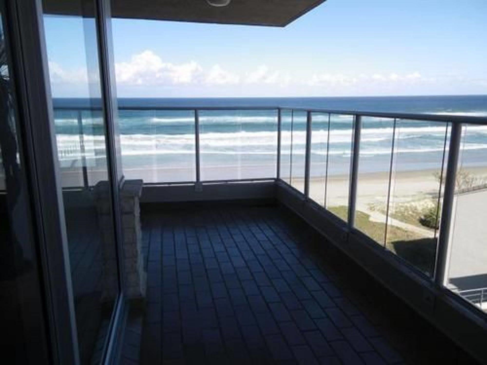 Pacific Surf Absolute Beachfront Apartments Gold Coast Esterno foto