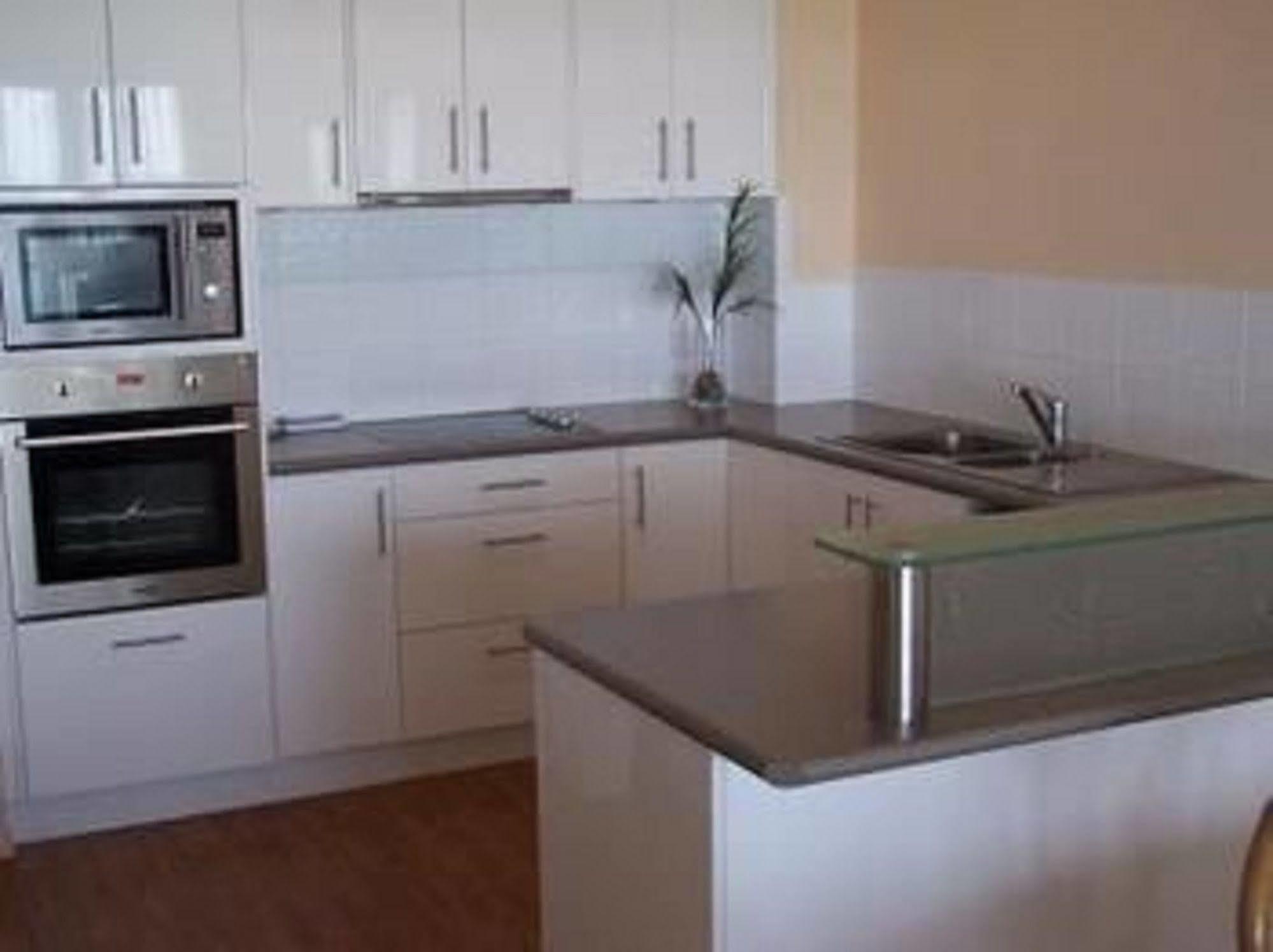Pacific Surf Absolute Beachfront Apartments Gold Coast Esterno foto