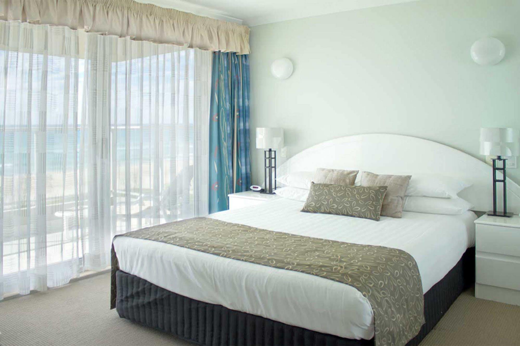 Pacific Surf Absolute Beachfront Apartments Gold Coast Esterno foto